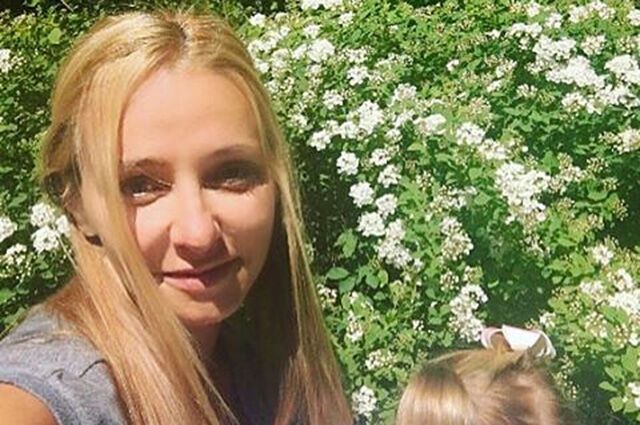 Татьяна Навка без макияжа сводила дочку в зоопарк: опубликованы фото