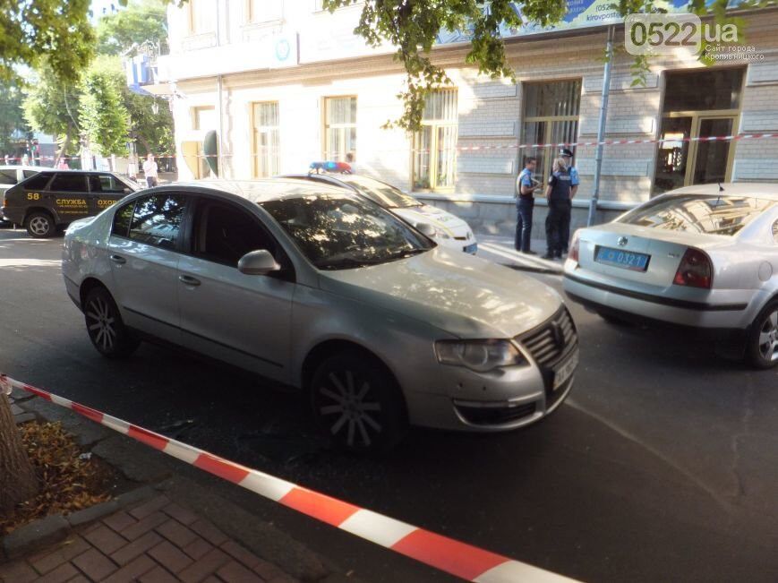 В Кировограде иномарка наехала на девушку-полицейского. Фото и видео