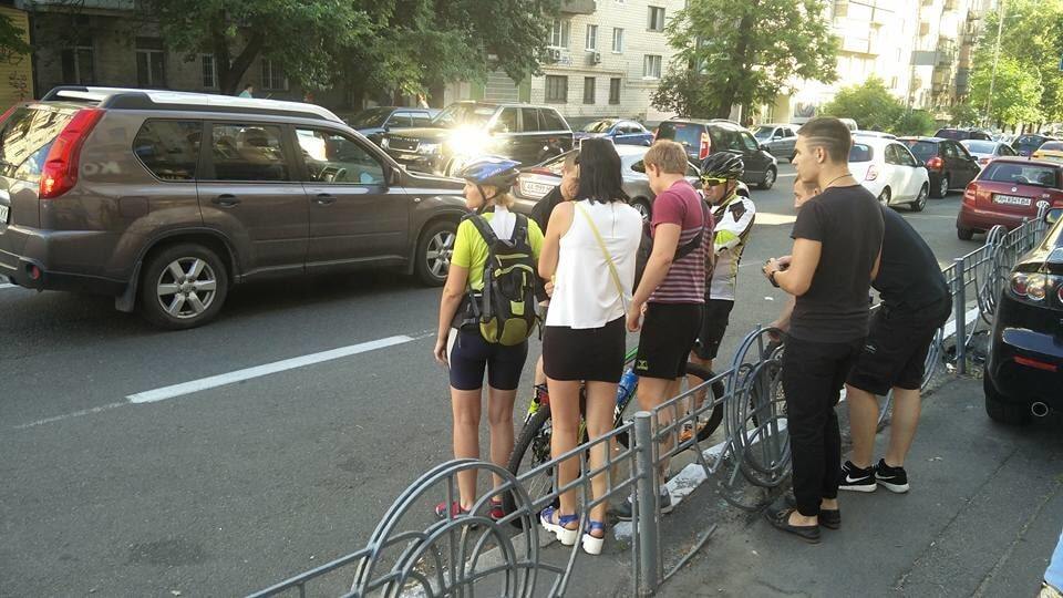 У Києві автохам вистрілив у велосипедиста 