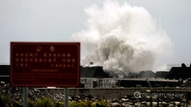 Сотні рейсів скасовані: Тайвань і Китай завмерли в очікуванні супертайфуна