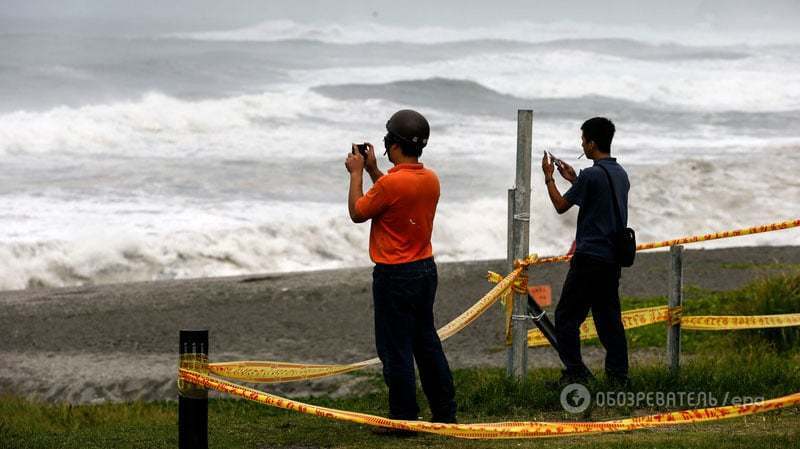 Сотни рейсов отменены: Тайвань и Китай замерли в ожидании супертайфуна. Фоторепортаж