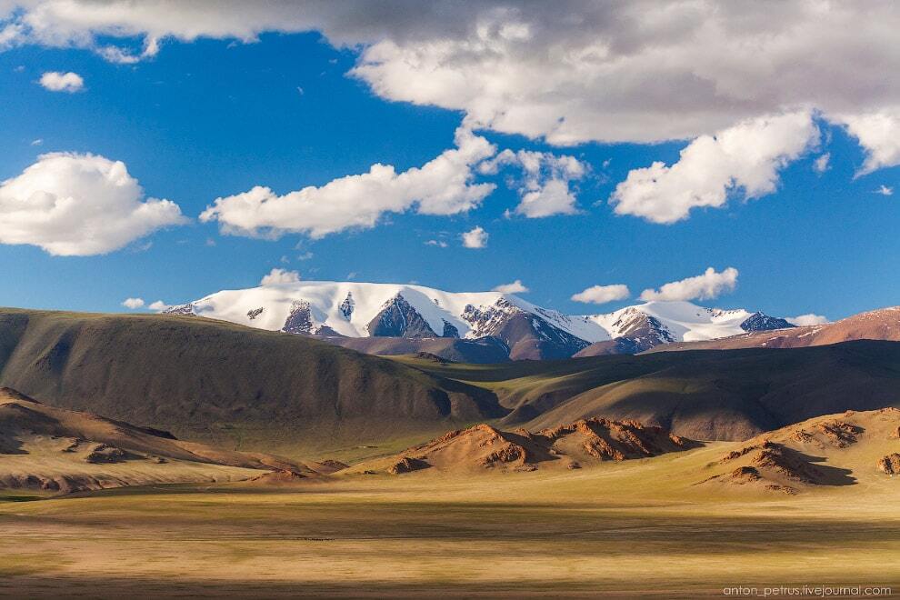 Суровая красота Монголии: захватывающие дух пейзажи