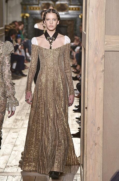 Неделя Haute Couture в Париже: шекспировские страсти в показе Valentino
