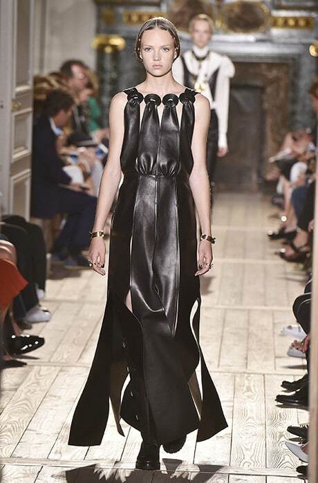 Неделя Haute Couture в Париже: шекспировские страсти в показе Valentino