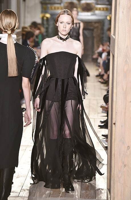 Неделя Haute Couture в Париже: шекспировские страсти в показе Valentino