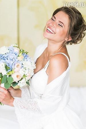 Звезда клипа "Экспонат" вышла замуж: фото со свадьбы Юлии Топольницкой