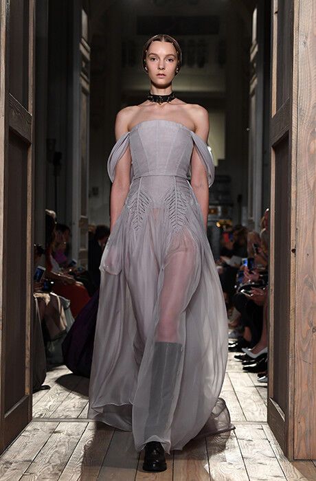 Неделя Haute Couture в Париже: шекспировские страсти в показе Valentino