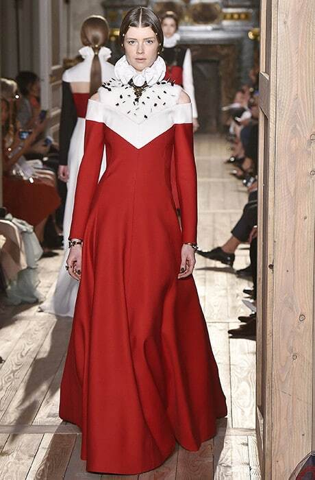 Неделя Haute Couture в Париже: шекспировские страсти в показе Valentino