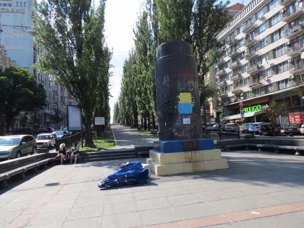 Вместо Ленина: в Киеве опустевший постамент украсили необычной скульптурой