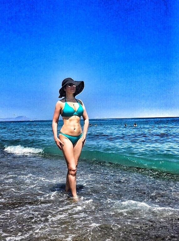 45-летняя Литовченко похвасталась фигурой в купальнике на пляже в Греции