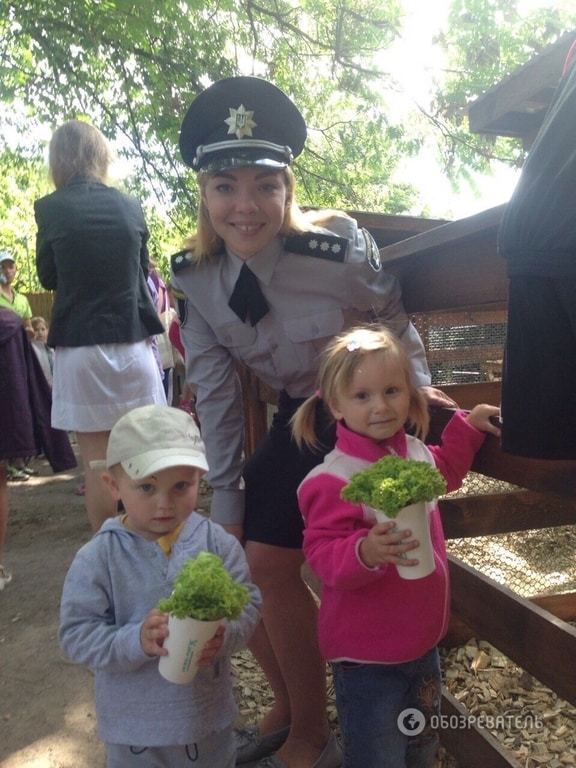 В Киеве полицейские организовали для детей-сирот зооэкскурсию. Опубликованы фото