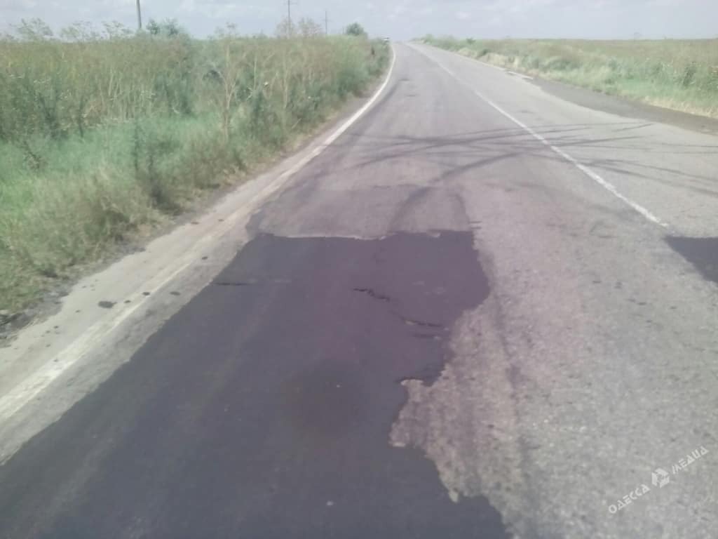 І так зійде: на Одещині відремонтована дорога "прожила" три дні