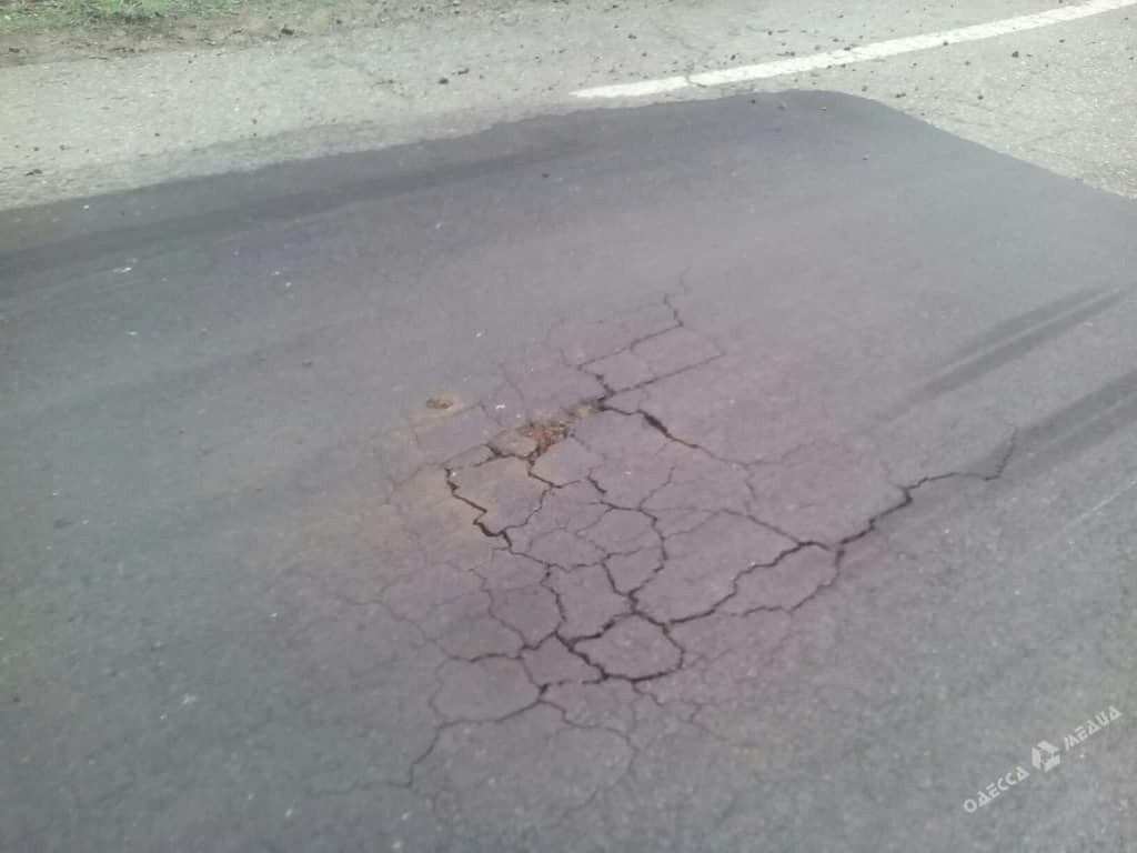 І так зійде: на Одещині відремонтована дорога "прожила" три дні