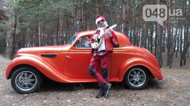 В Одессе горожан развлекает Санта Клаус. Фото