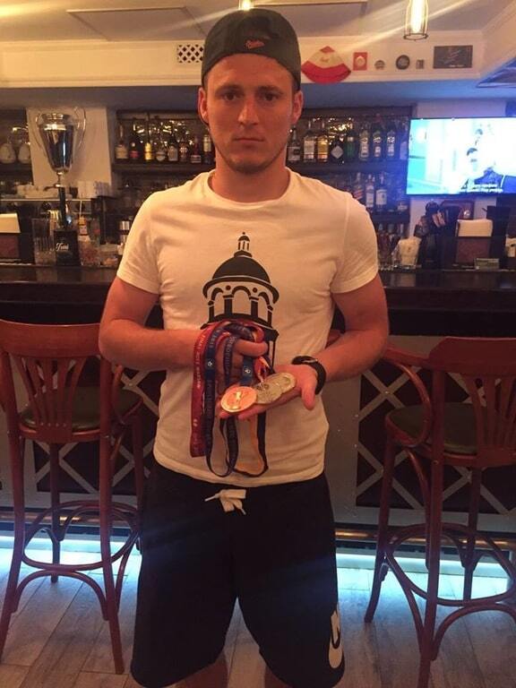 Футболіст збірної України продає медалі, щоб допомогти дітям воїнів АТО