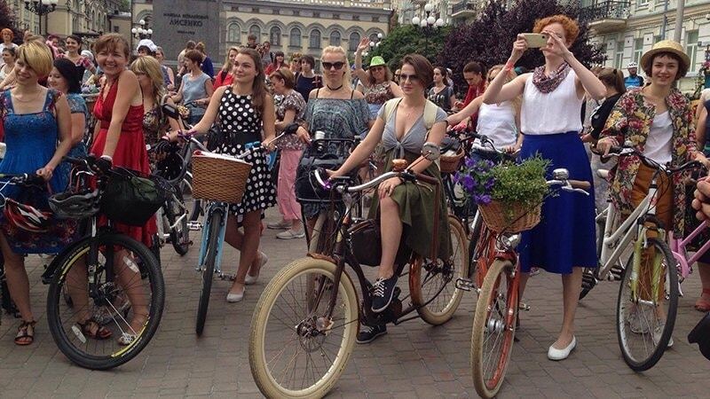 "Наближається Амстердам": у Києві жінки організували велопарад