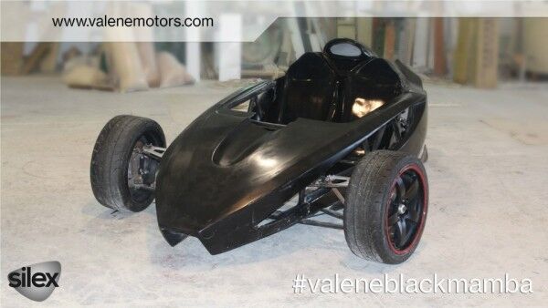 На Мальте будут выпускать топовый электротрицикл с "810 лошадиными силами". Фото