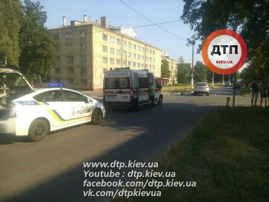 "Жіноча ДТП": у Києві не розминулися два автомобілі