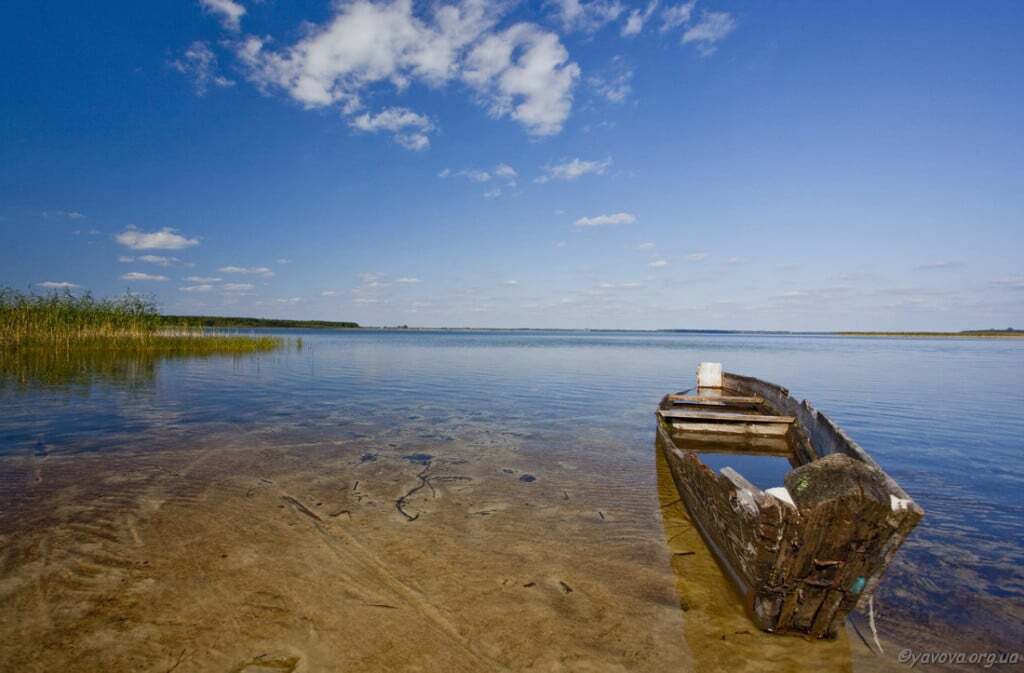 Подорожуємо Україною: топ-10 дивовижних озер країни 