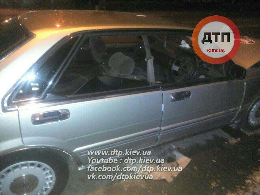 В Киеве пьяный водитель разбил пять авто на парковке: опубликованы фото