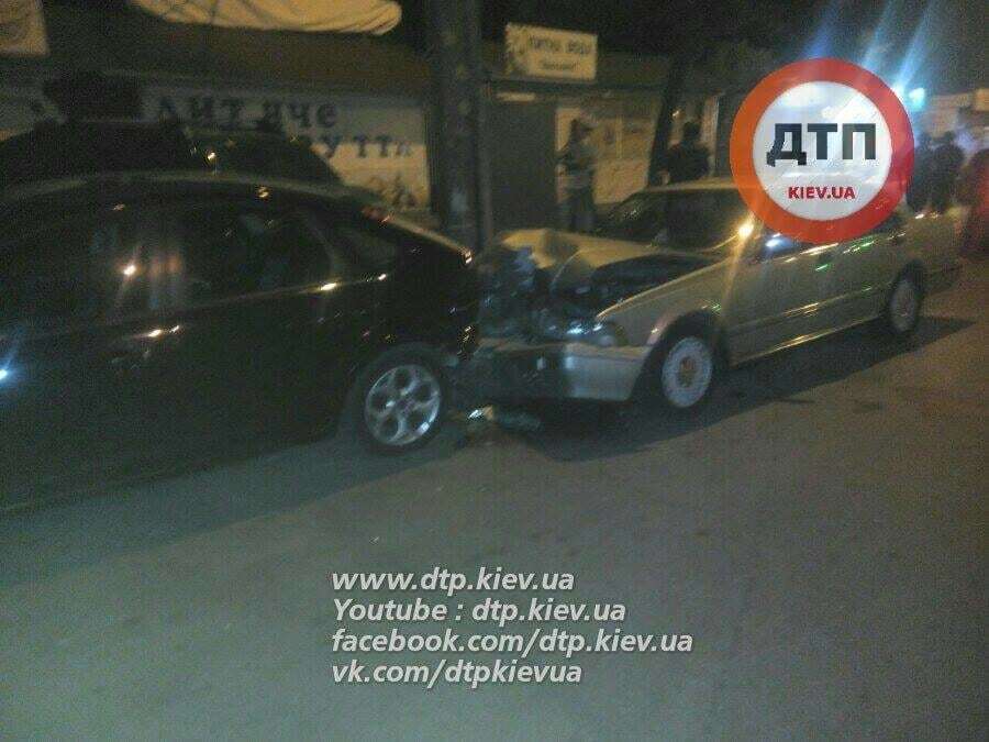 В Киеве пьяный водитель разбил пять авто на парковке