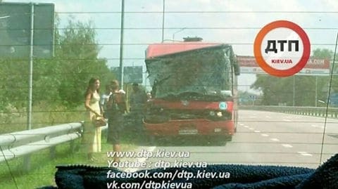 Под Киевом автобус с пассажирами попал в ДТП