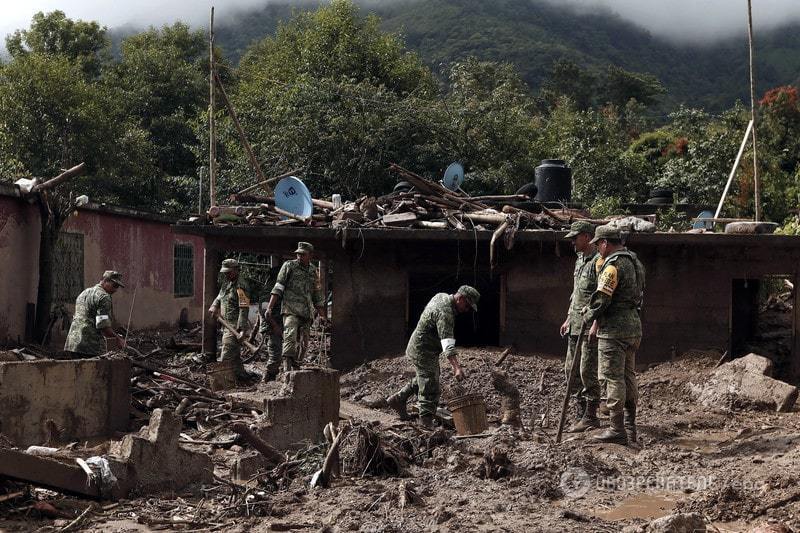 Десятки загиблих: названо кількість жертв потужного шторму в Мексиці