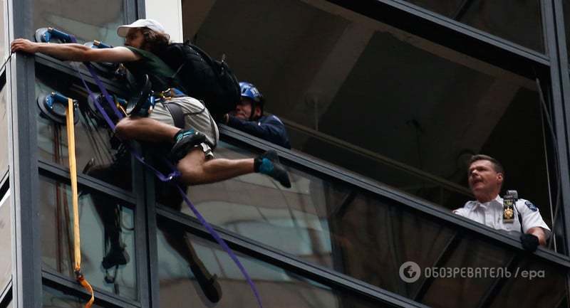 Человек-паук желает познакомиться: "скалолаз" на присосках залез на небоскреб Трампа. Фоторепортаж и видеофакт
