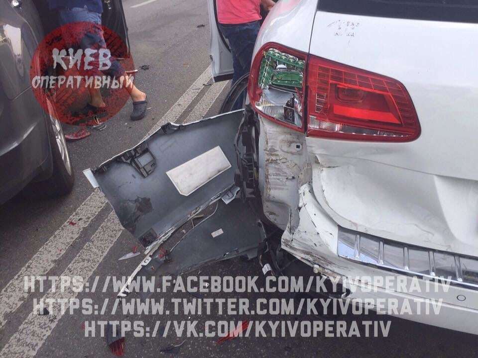 Повернули не туда: в Киеве полицейский автомобиль попал в ДТП