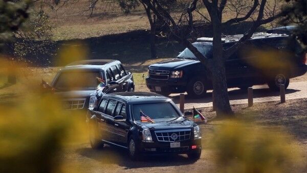 Фотошпионам удалось заснять новый лимузин президента США: фотофакт