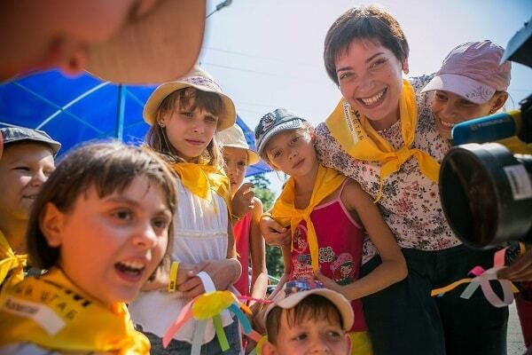 "Мирное лето": Гумштаб Ахметова проведал детский лагерь в Святогорске
