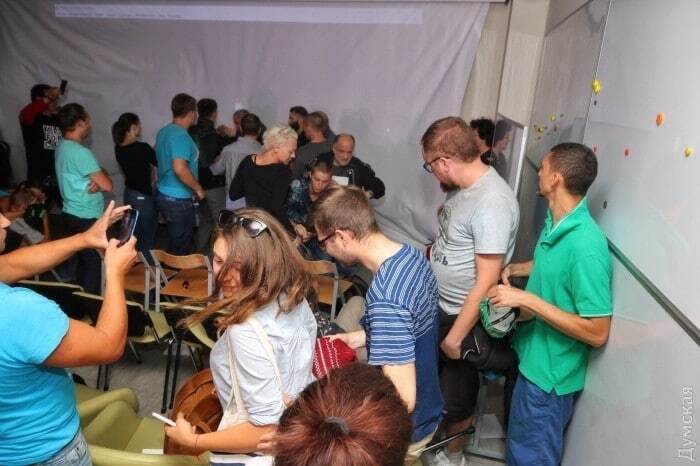 В Одессе на встрече с художником Павленским произошла поножовщина: СМИ сообщили о жертве. Опубликованы фото