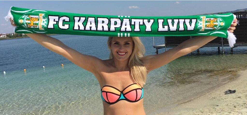 Украинская певица-блондинка спрогнозировала результат матча "Карпаты" — "Шахтер"