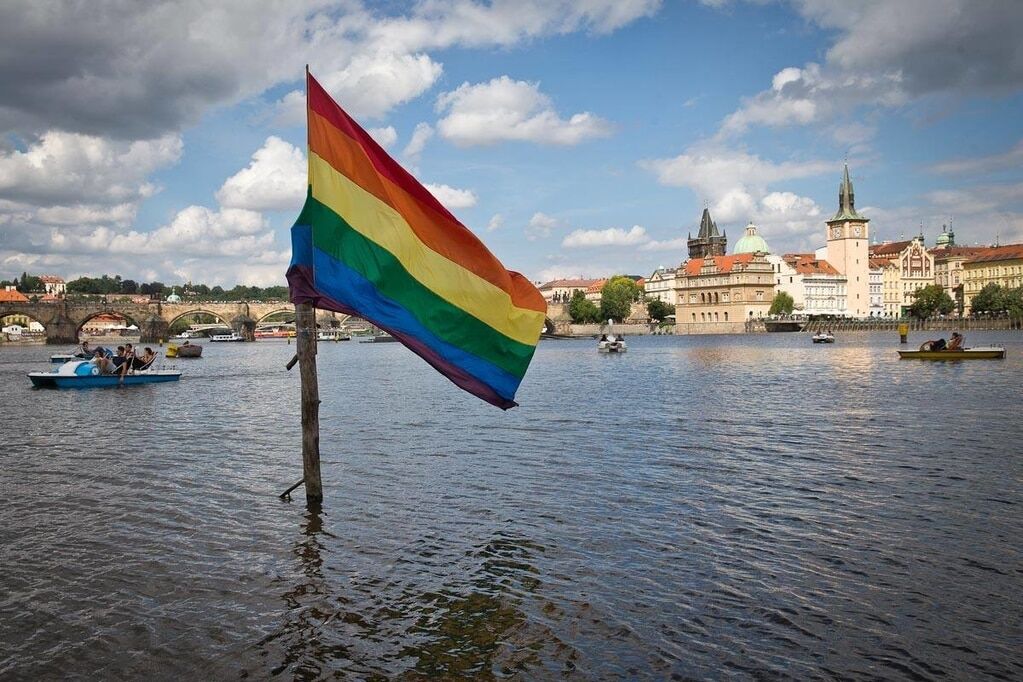 Улицы расцвели радужными флагами: в Праге прошел ЛГБТ-прайд. Фоторепортаж