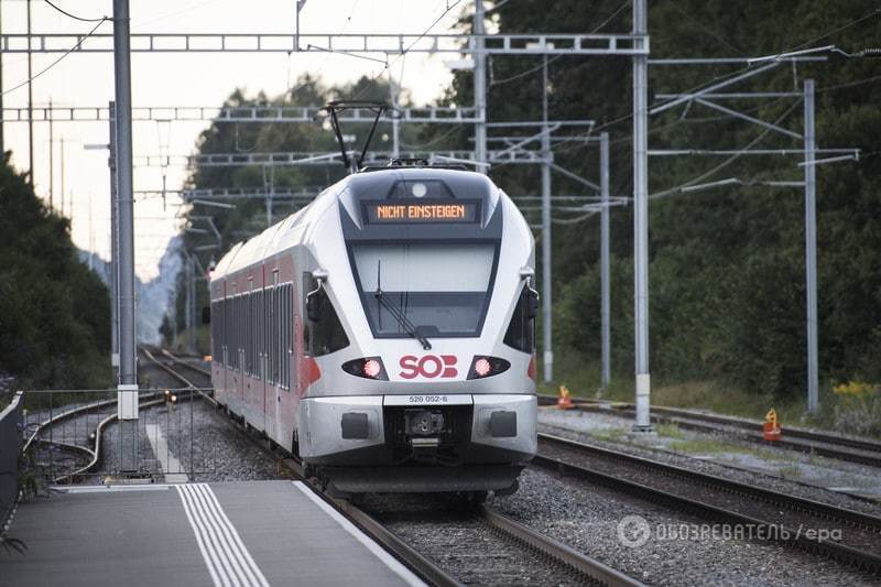 У Швейцарії чоловік із ножем напав на пасажирів потяга: є поранені
