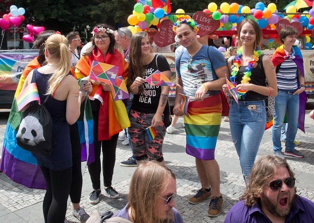 Улицы расцвели радужными флагами: в Праге прошел ЛГБТ-прайд. Фоторепортаж