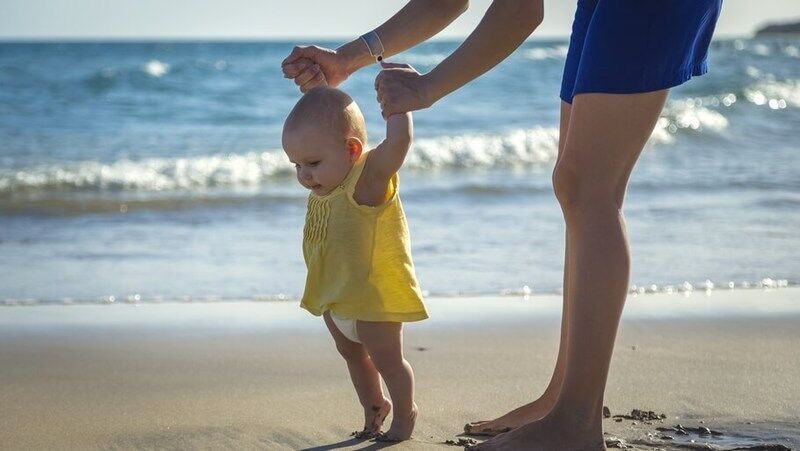 Что делать, если ребёнок ходит на цыпочках: советы специалистов