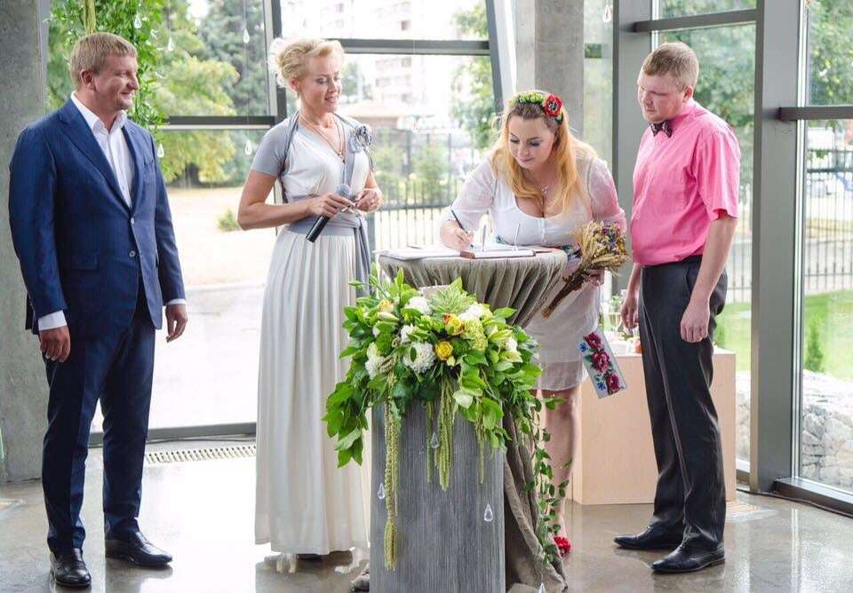 Брак за 24 часа: в Киеве три пары поженились по новым правилам. Опубликованы фото молодоженов