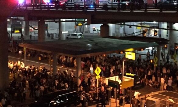 В Нью-Йорке эвакуировали терминал в аэропорту им. Кеннеди: полиция назвала причину. Опубликованы фото