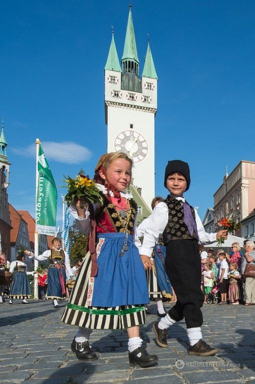В Баварии состоялся второй крупнейший фолк-фестиваль: опубликован фоторепортаж
