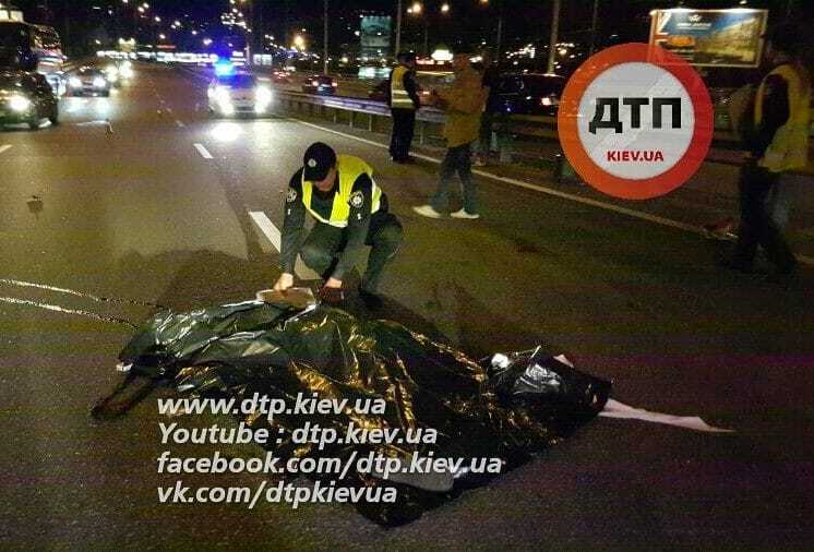 Попал под машину и автобус: в Киеве в жутком ДТП погиб пешеход