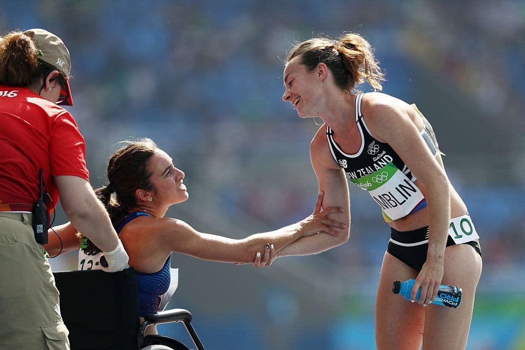 Медаль не главное. Легкоатлетка совершила самый трогательный поступок на Олимпиаде в Рио: видеофакт