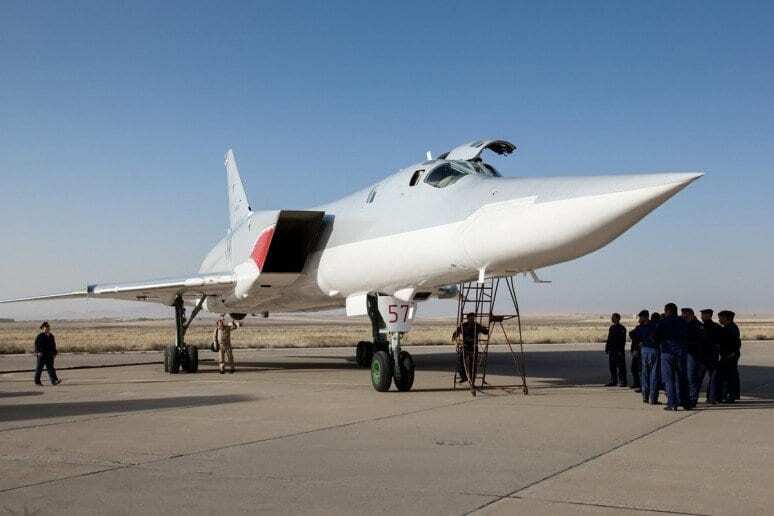 Ближе к ИГИЛ: Россия перебросила бомбардировщики на авиабазу в Иране