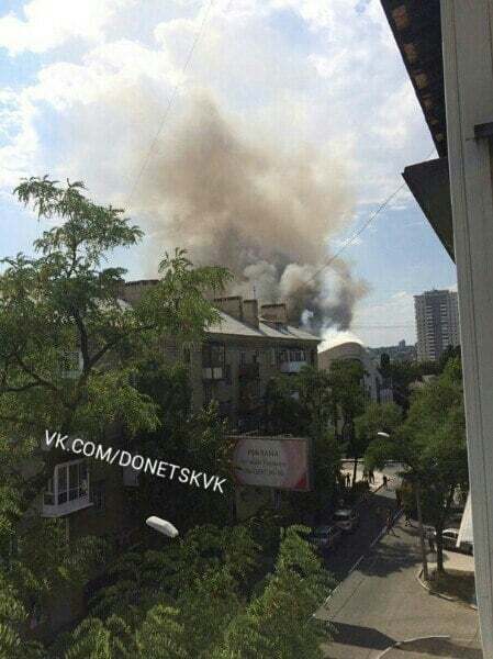 Великий вогонь: у центрі Донецька згорів колишній офіс Тарути