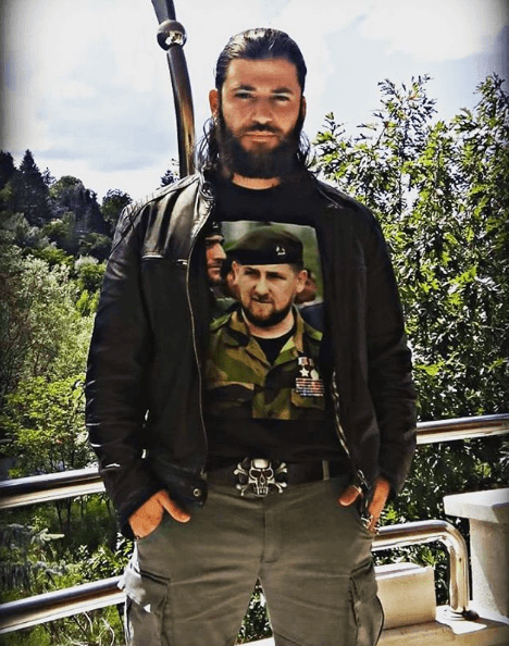 Лучший игрок в квиддич из "Гарри Поттера" позировал в футболке с Кадыровым. Фотофакт