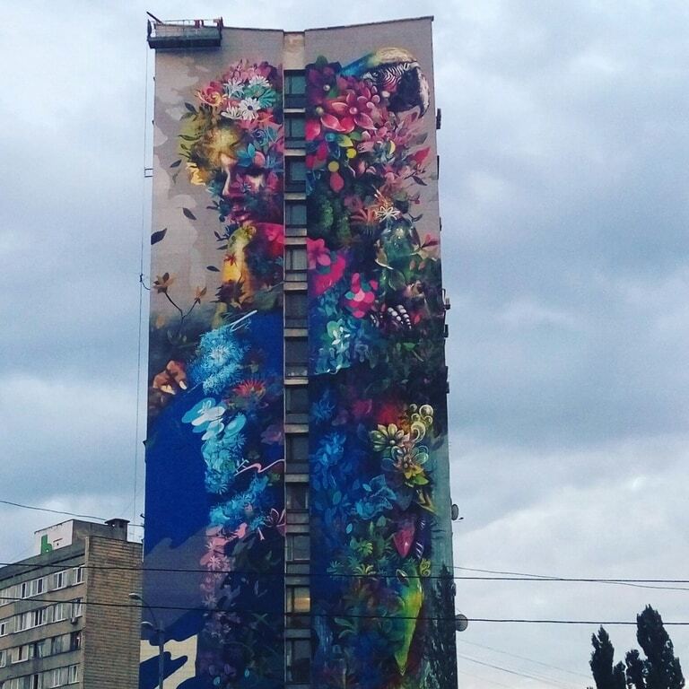 В Киеве появился новый красочный мурал. Опубликованы фото