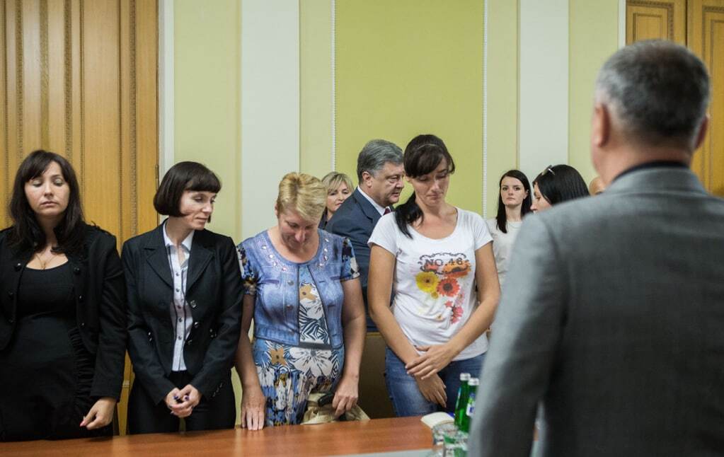Порошенко зустрівся з матерями і дружинами українців, які перебувають у полоні "Л/ДНР"