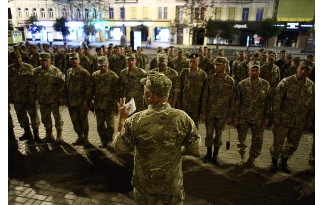 У мережі показали фото нічної репетиції військового параду на Хрещатику
