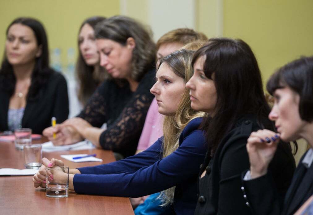 Порошенко зустрівся з матерями і дружинами українців, які перебувають у полоні "Л/ДНР"