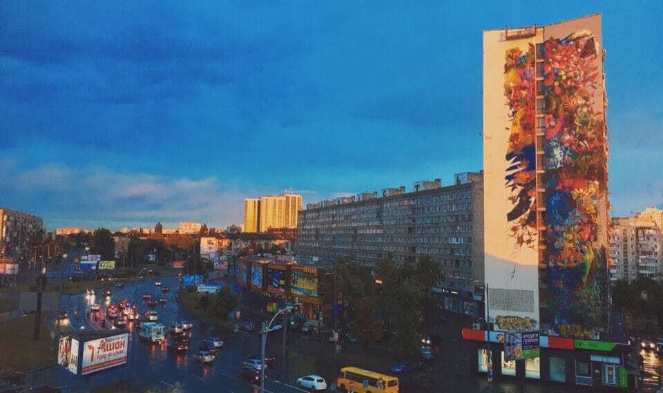 В Киеве появился новый красочный мурал. Опубликованы фото